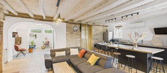 Stunning house with pool and garden for 8