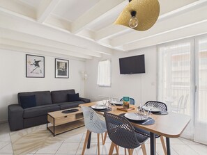 Dining - Apartment with Loggia and Sea View for 4 (Saint-Hilaire-de-Riez)
