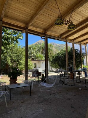 Outdoor dining - Laura's Little Houses: Mondello 2 (Palermo)