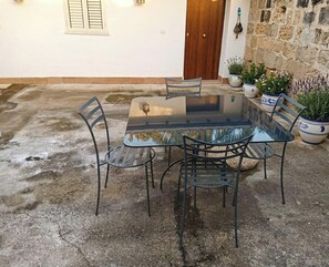 Outdoor dining - Laura's Little Houses: Mondello 2 (Palermo)