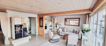 Haus Wolfsgrund and Apt Wolfshöhle with Lake View, Wi-Fi and Air Conditioning