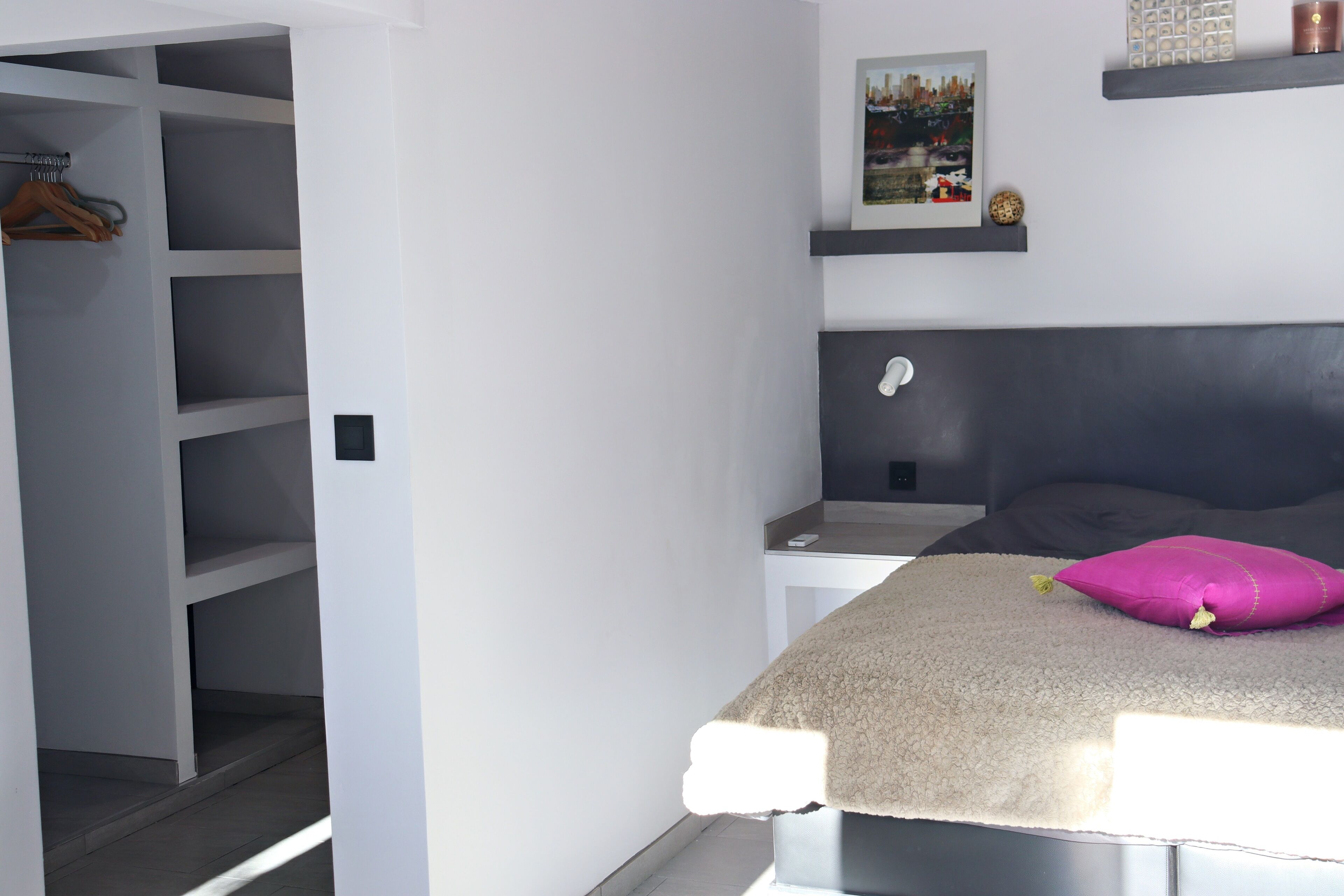 1 dormitorio, tabla de planchar con plancha, wifi y ropa de cama