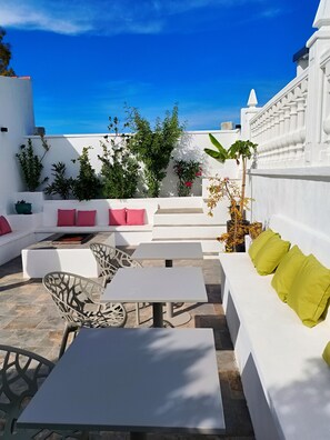 Outdoor dining - Exceptional extended stays in a luxurious room just 15 minutes from Elche. (Crevillente, Valenciana, Spain)