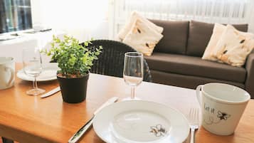 Fernseher, Tischtennisplatte