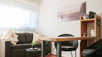 Fernseher, Tischtennisplatte