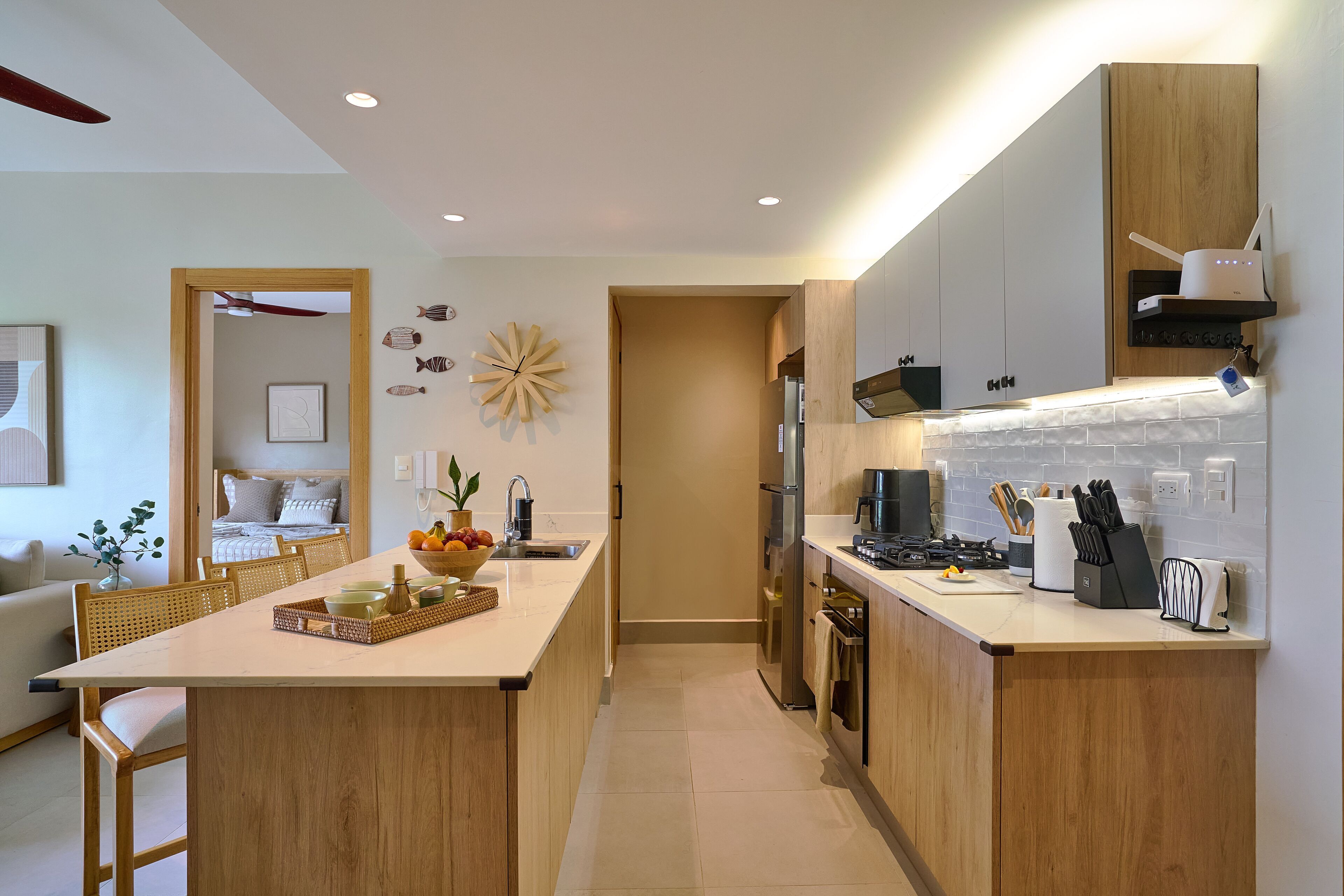 Geladeira, micro-ondas, fogão, cooktop