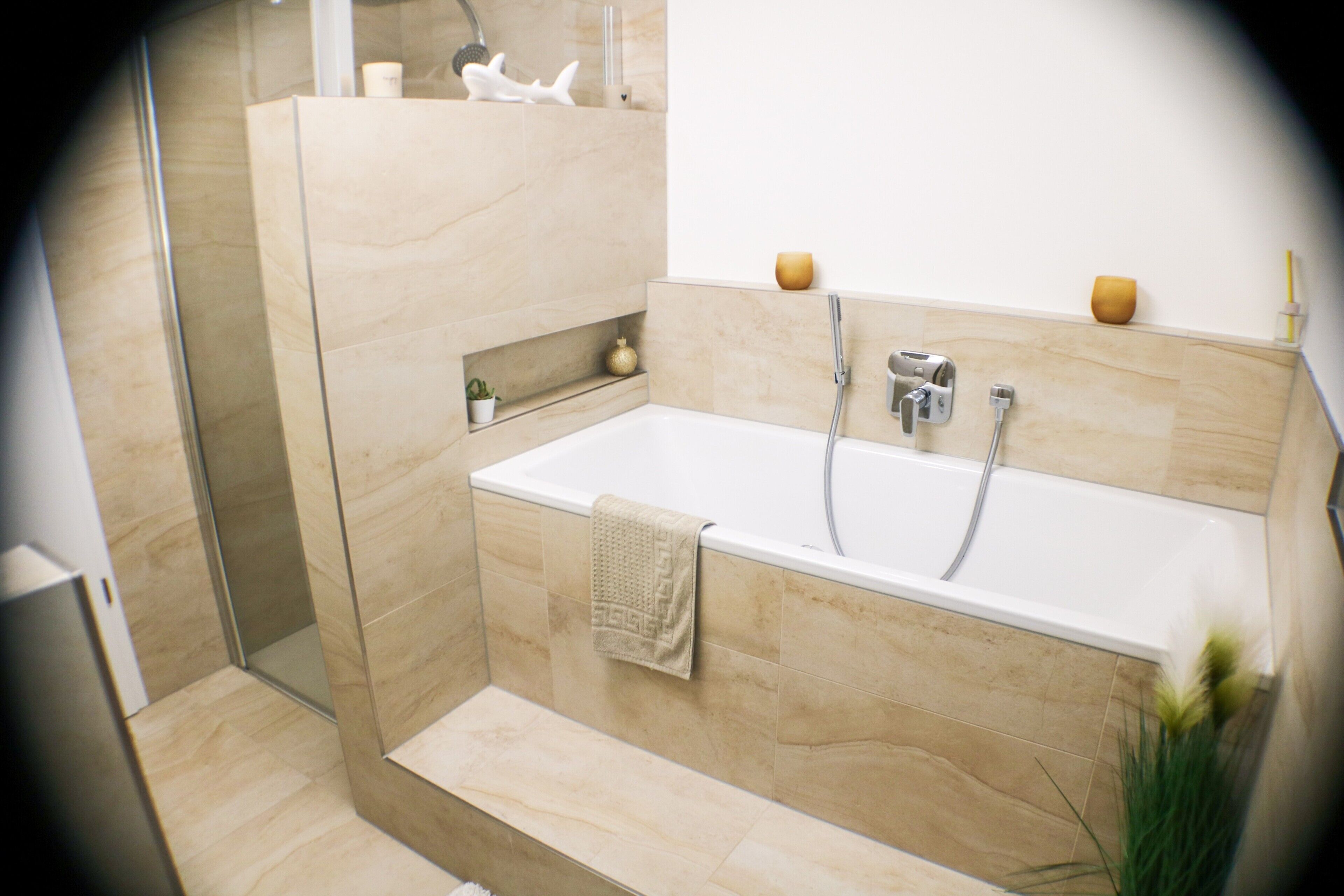 Dusche, Haartrockner, Handtücher