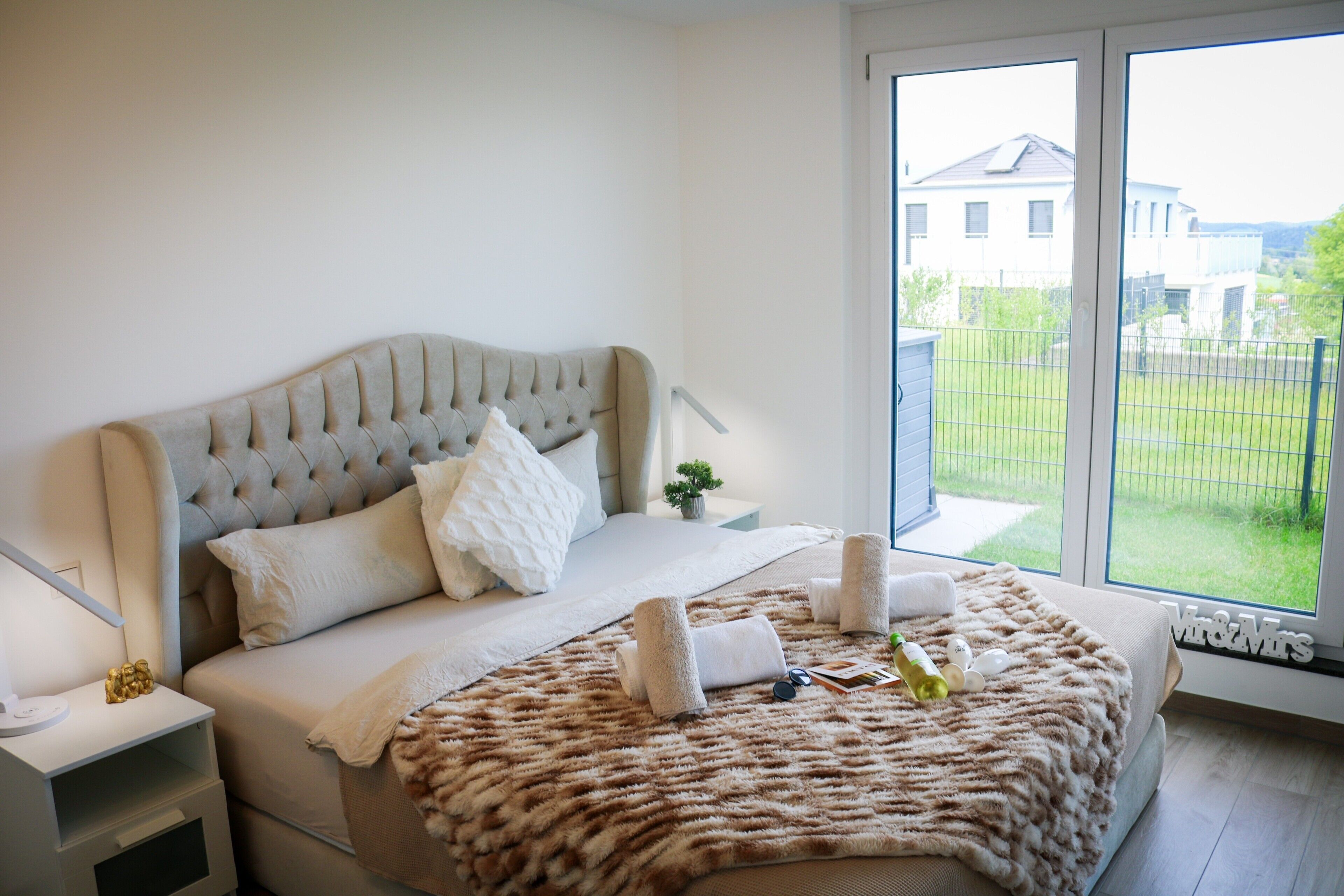 Iron/ironing board, WiFi, bed sheets