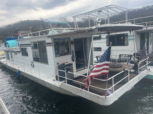 Walk up to this houseboat on beautiful Norris Lake, Maynardville Tennessee.