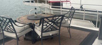 Walk up to this houseboat on beautiful Norris Lake, Maynardville Tennessee.