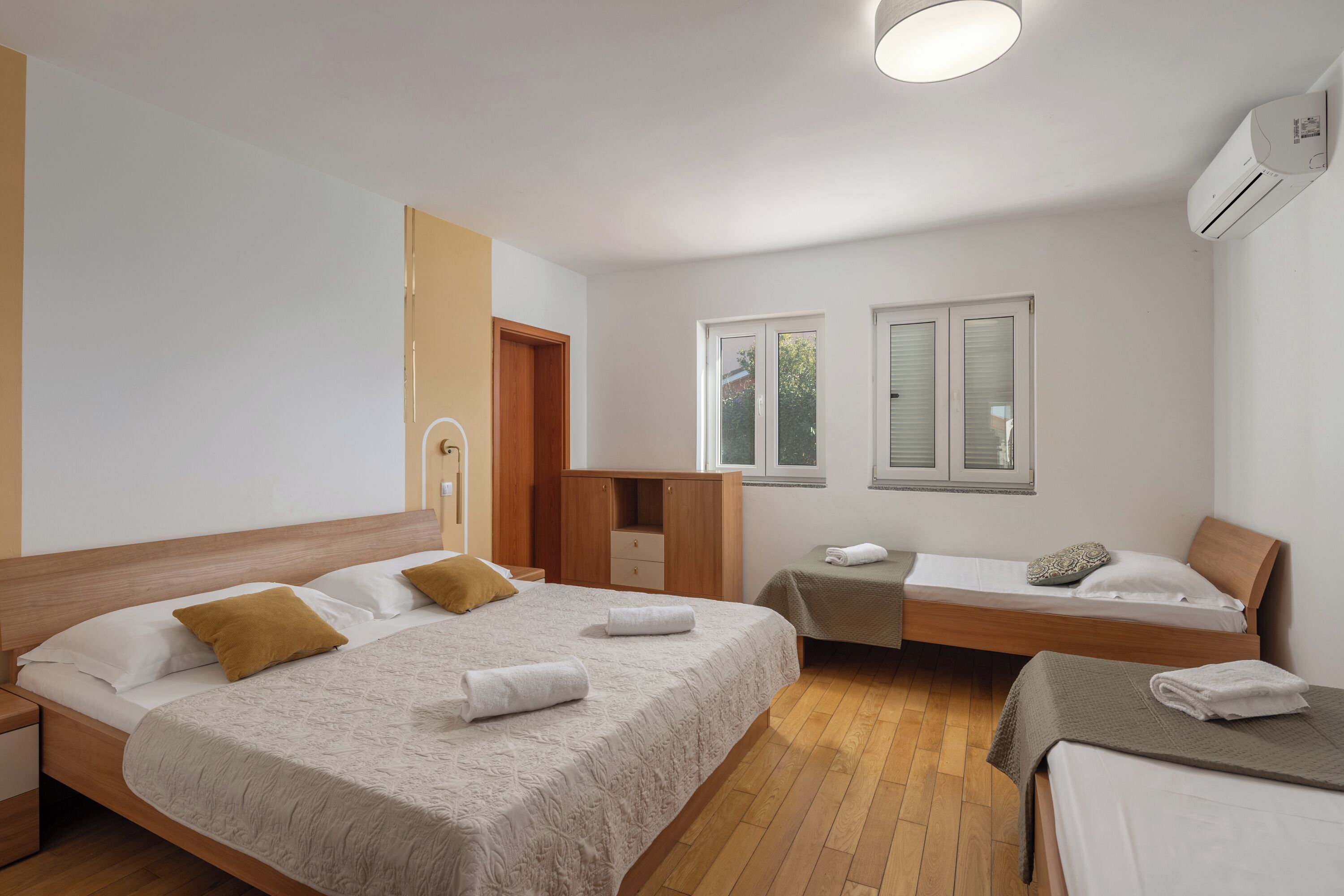 Căn hộ Tiêu chuẩn, nhiều phòng ngủ, 2 phòng tắm (Family Oasis Jadreski With Pool) | 2 phòng ngủ, bàn ủi/dụng cụ ủi quần áo 