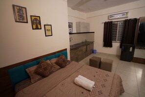 WiFi, bed sheets - Cozy 1-bedroom apartment in Indore with AC (Indore)