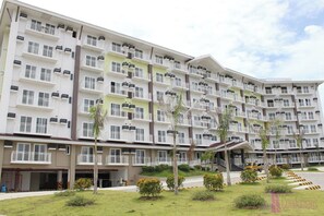 Exterior - 10-mins walk from airport-Furnished 1BR condo (Lapu-Lapu)