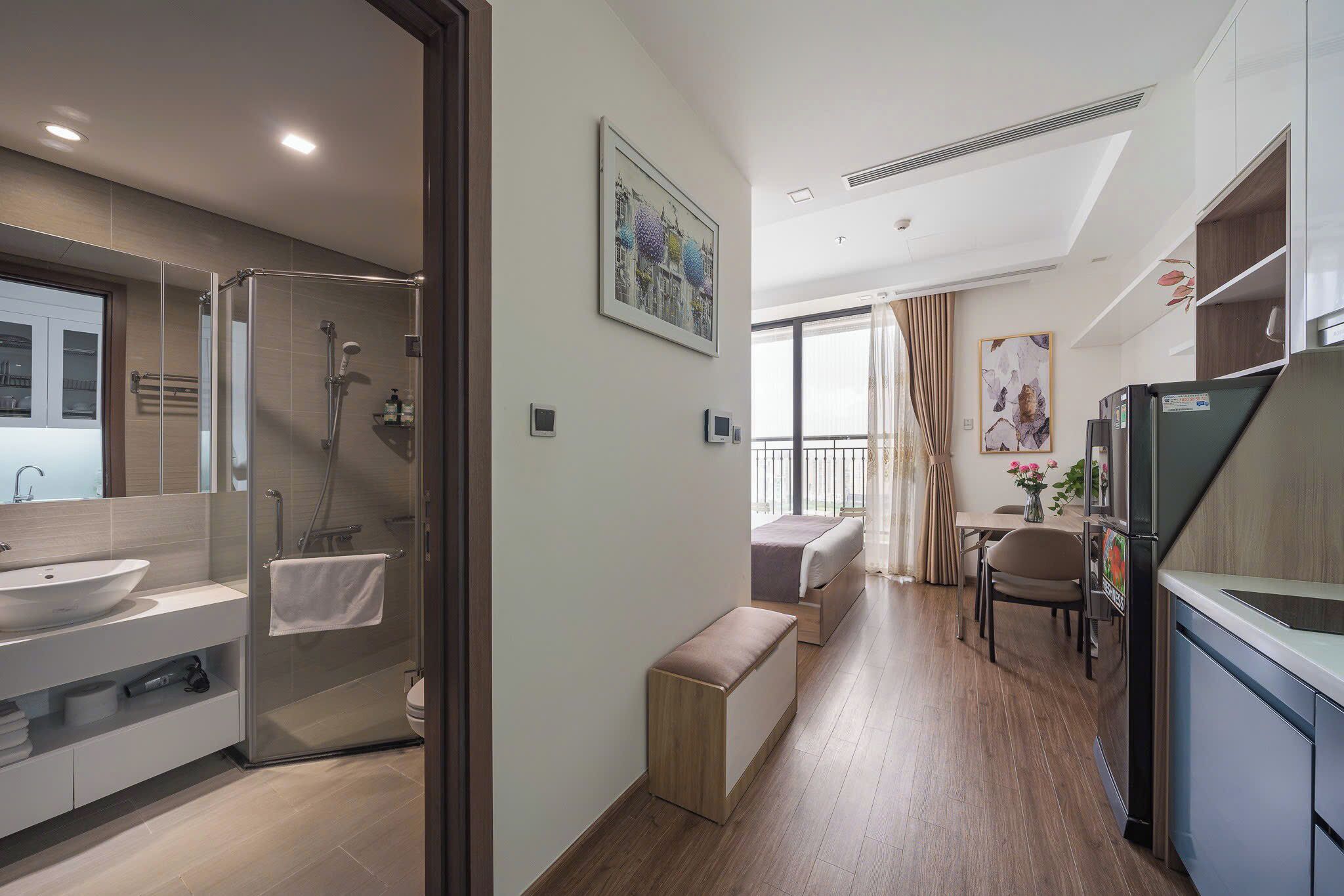 Comfort Apartment, 1 Queen Bed, Lake View | In-room safe, desk, iron/ironing board, free WiFi