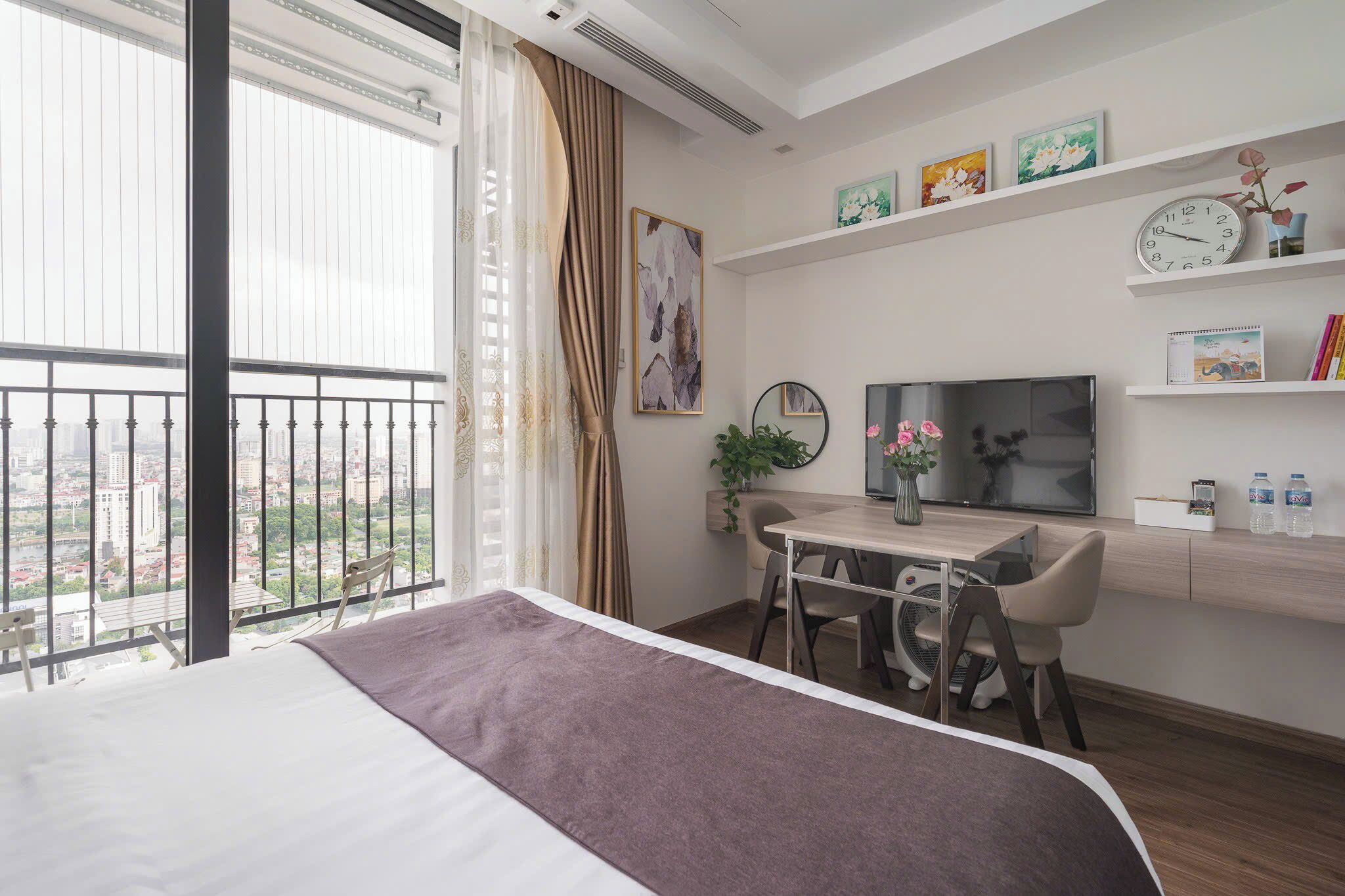 Comfort Apartment, 1 Queen Bed, Lake View | In-room safe, desk, iron/ironing board, free WiFi