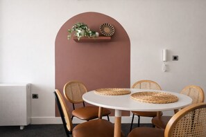 Dining - Stylish 2 Beds w/ Free Parking near Old Trafford (Salford)