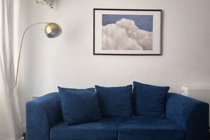 Smart TV, books - Stylish 2 Beds w/ Free Parking near Old Trafford (Salford)