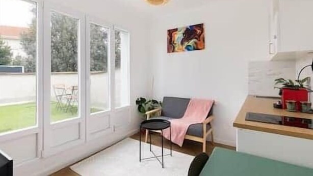 TV - Elegant Flat: Paris - CDG/Expo (Aulnay-sous-Bois)