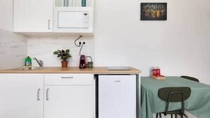Private kitchen - Elegant Flat: Paris - CDG/Expo (Aulnay-sous-Bois)