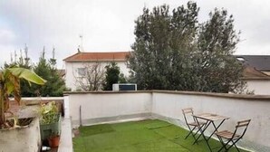 Outdoor dining - Elegant Flat: Paris - CDG/Expo (Aulnay-sous-Bois)