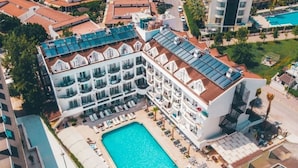 A multi-story hotel with a swimming pool, balconies, and solar panels on the roof. - Elit Life Hotel - All Inclusive (Kemer)