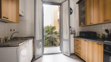 Fridge, microwave, dishwasher, toaster