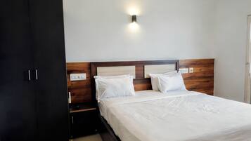 Familjestuga - utsikt mot trädgården