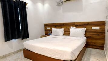 Familjestuga - utsikt mot trädgården