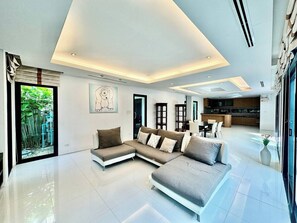 Living area - Tremendous 3-bedroom house with AC in lovely Tambon Ratsada (Tambon Ratsada)