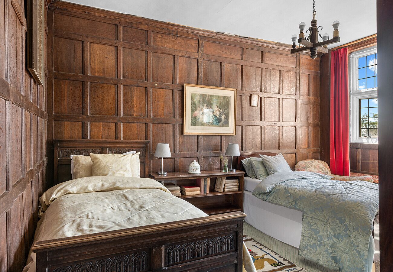 11 bedrooms, iron/ironing board, free WiFi, bed sheets