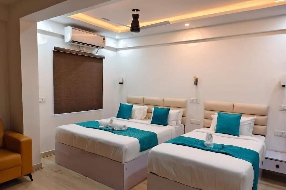 Biancheria da letto di alta qualità, copriletto in piuma, una scrivania