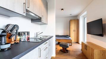 Refrigerador, horno, placa de cocina, cafetera/tetera