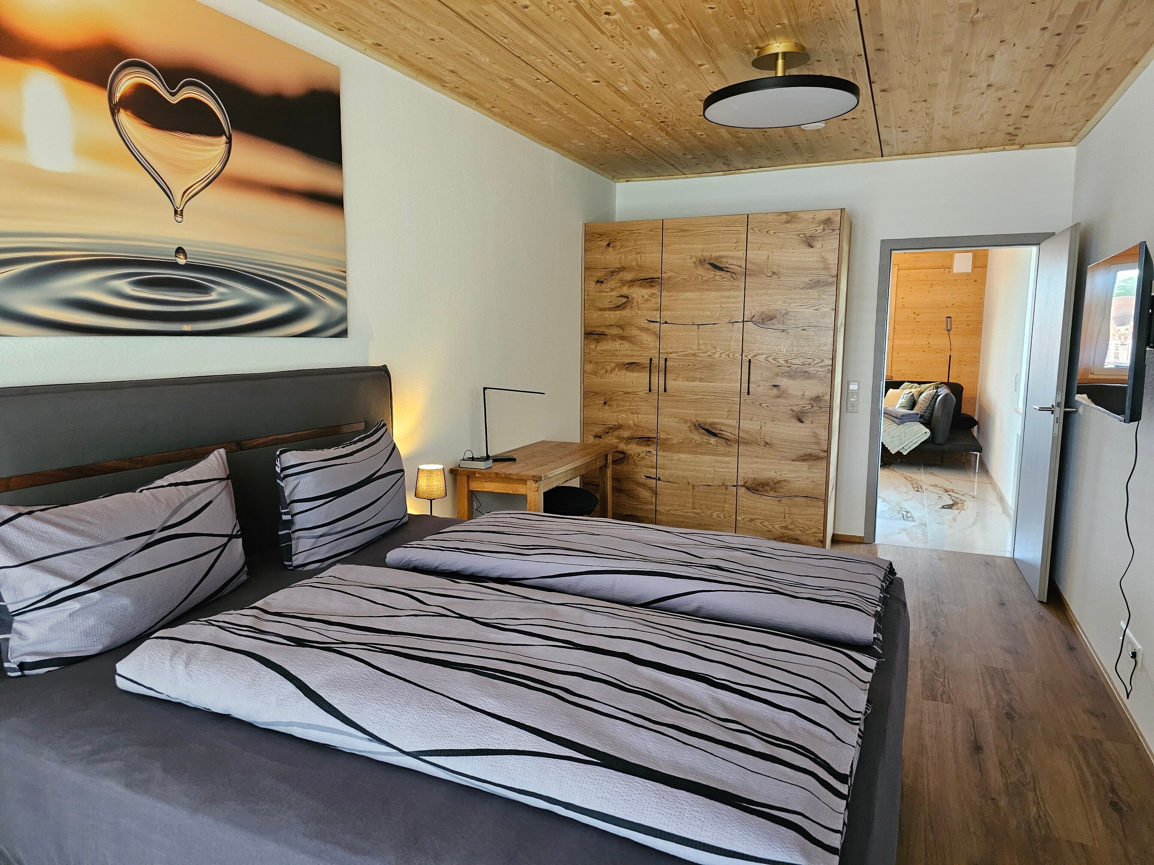 Iron/ironing board, WiFi, bed sheets