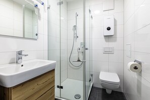 Bruser, hårtørrer, håndklæder