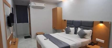 Escritorio y espacio para trabajar con laptop