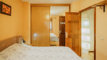 BĂŒgeleisen/BĂŒgelbrett, WLAN, BettwĂ€sche