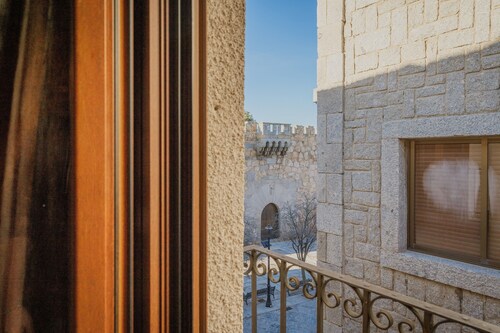 Historic Center Apartment in Ávila with Balcony and City Views