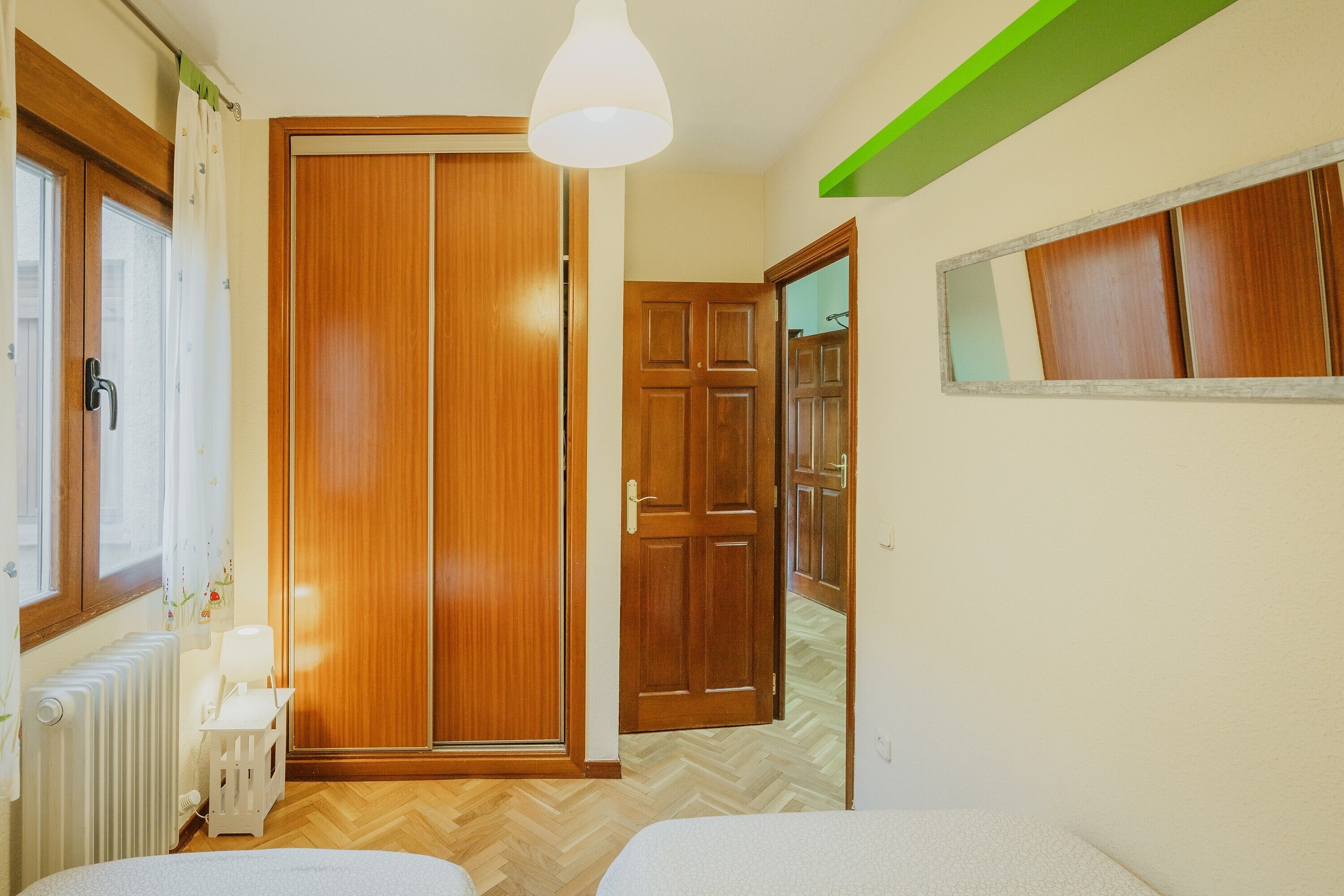 Fer et planche à repasser, Wi-Fi, literie fournie