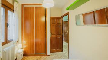 Fer et planche à repasser, Wi-Fi, literie fournie