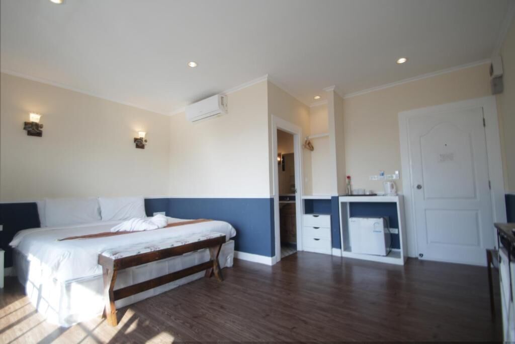 Deluxe Double Room, Balcony, Partial Sea View | Laptop workspace, free WiFi