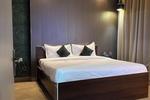 Iron/ironing board, WiFi, bed sheets - Cozy Yards Luxury Urban Studio | Peaceful, Secure & Effortless Stay (Noida)