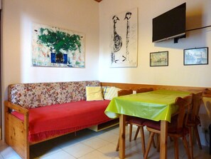 Villa, 2 Bedrooms, Patio, Garden View | Living room - Nice Villa With a Fenced Garden (San Michele al Tagliamento)