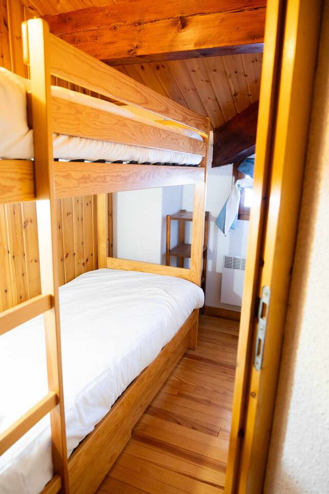 4 bedrooms, WiFi, bed sheets