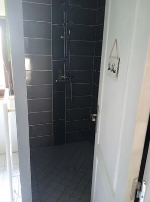 Douche, séchoir à cheveux