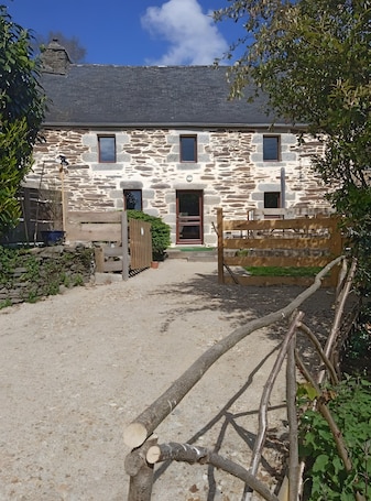 Exterior. TY LOUTI Cottage – Gateway to Huelgoat and Monts d’Arrée