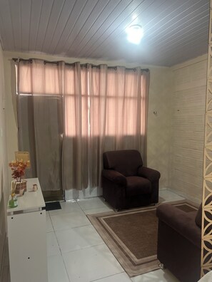 Interior - Cozy tiny house in the heart of Belém with new furniture. (Belém)