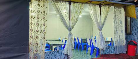 Khu ẩm thực ngoài trời