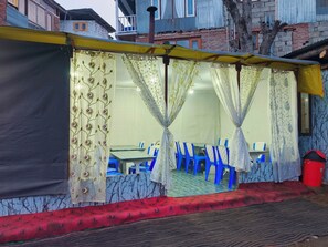 Outdoor dining - Pahalgam Villas (Pahalgam)