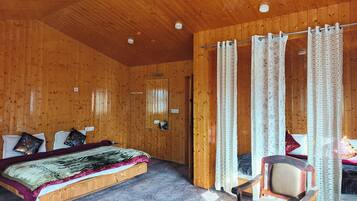 Suite familiar, vista a la colina | Vista desde la habitación