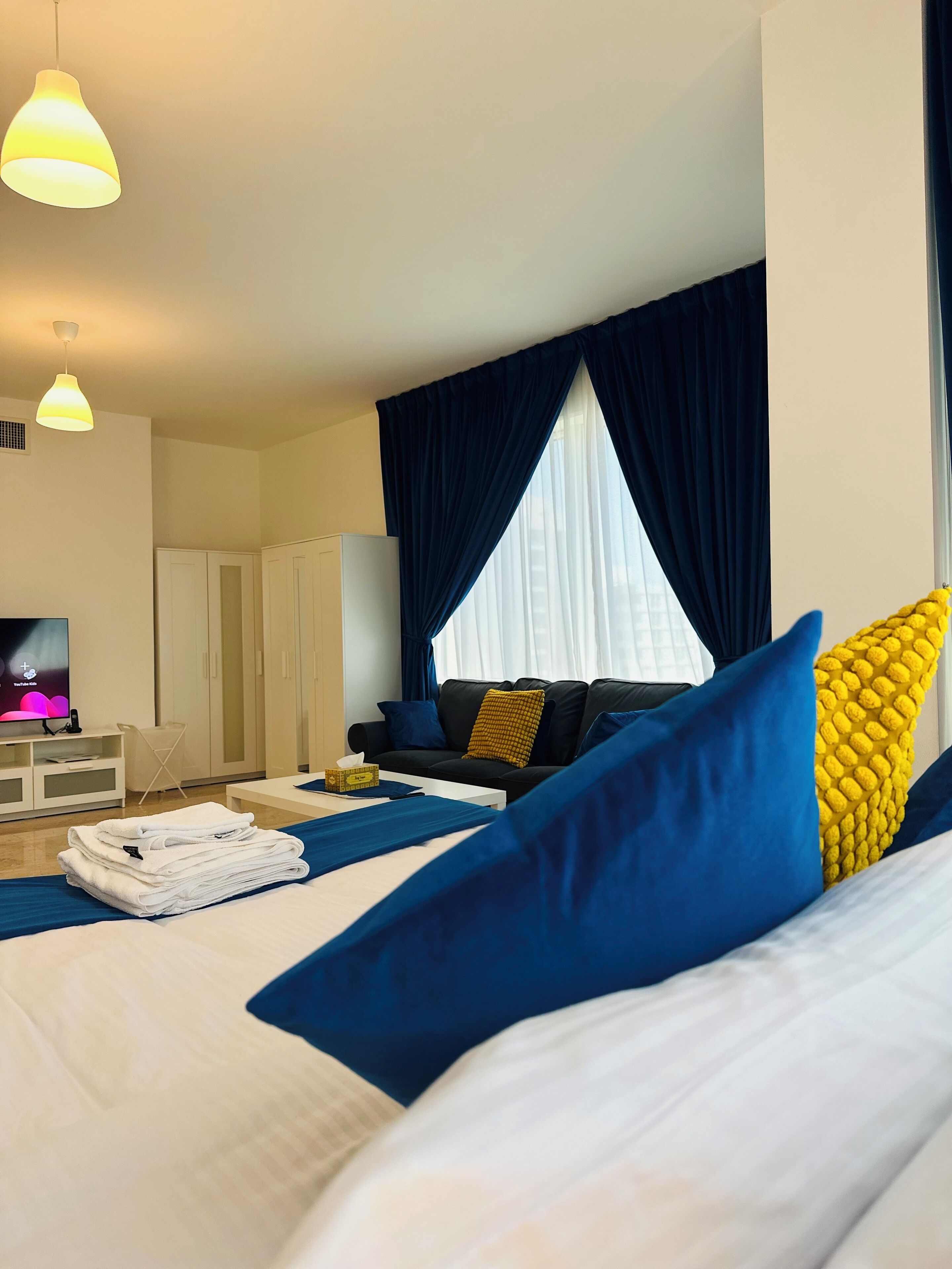 Iron/ironing board, WiFi, bed sheets